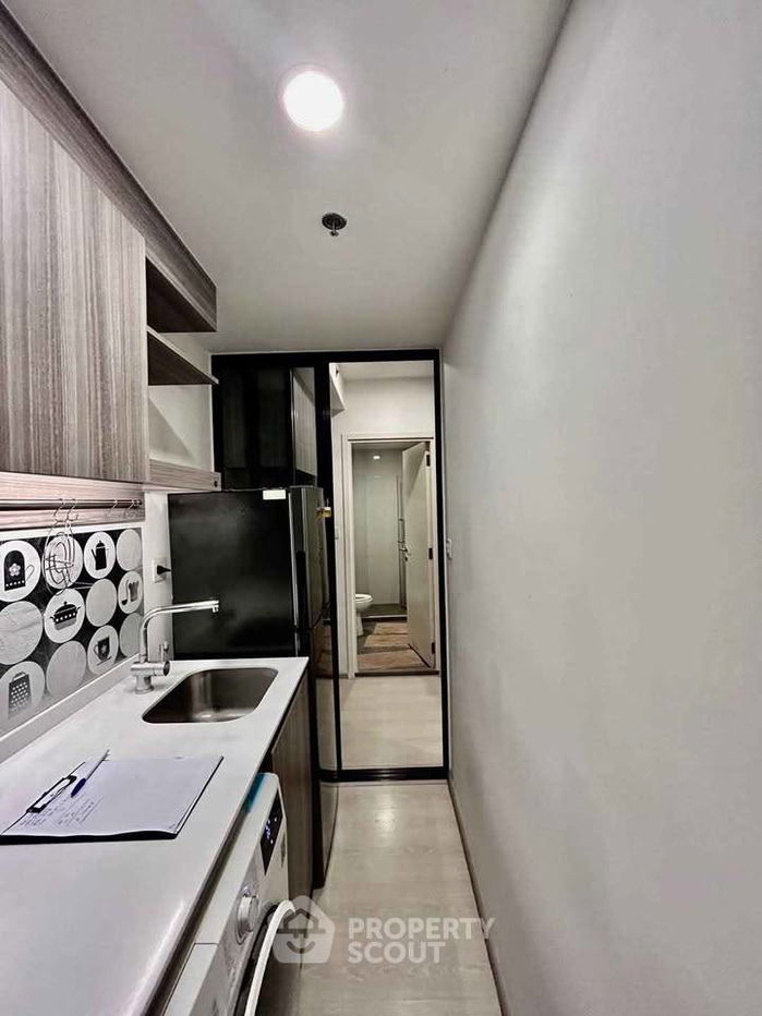 picture 1-BR Condo at Knightsbridge Phaholyothin Interchange in Anusawari (ID 2119515) - 9/13