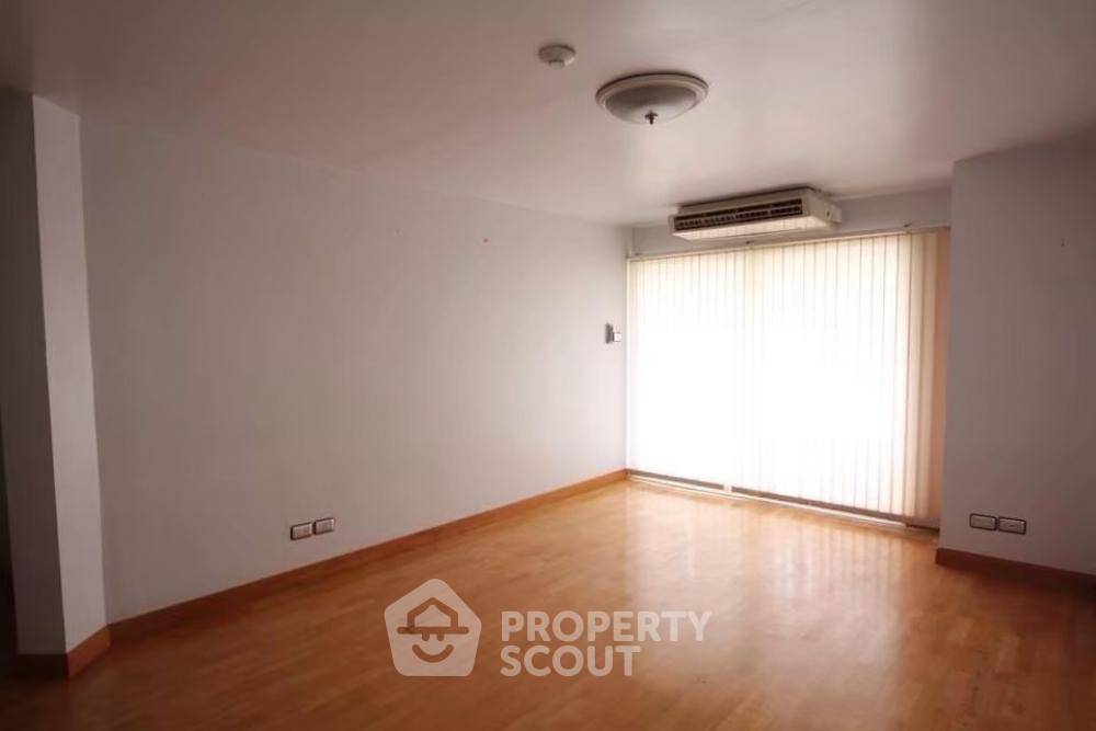 picture 2-BR Condo at Sarin Place Condominium near BTS Ratchayothin (ID 834795) - 3/8