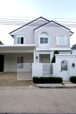 บ้านเดี่ยวให้เช่า : LUXURY STYLE ให้เช่าบ้านเดี่ยวชัยพฤกษ์บางนา กม.15 3 นอน4น้ำ 2ที่จอดรถ ใกล้ mega รับต่างชาติ 