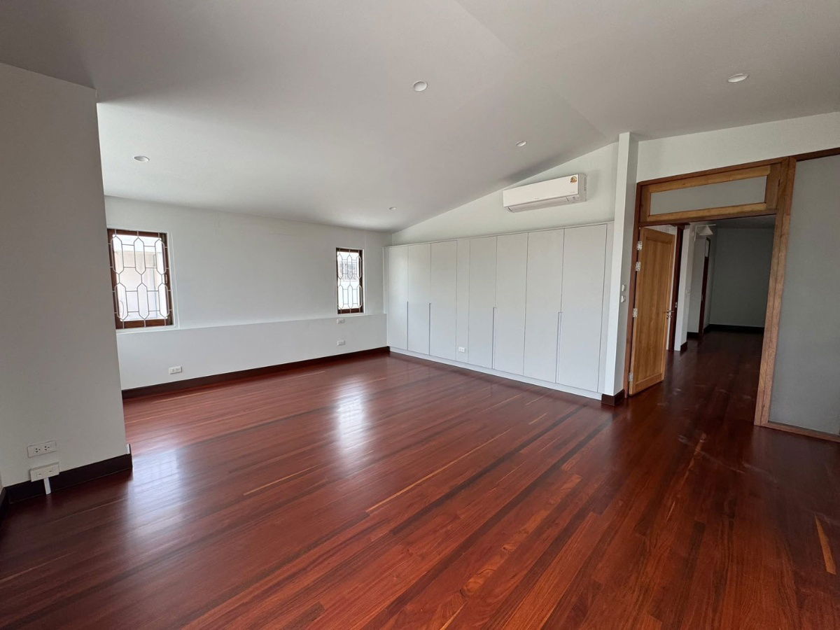 picture P0212 Fully Renovated Detached House for Rent – Pridi Banomyong 25 (Ekkamai Soi 10), Only 750 Meters from Sukhumvit 71 - 5/20