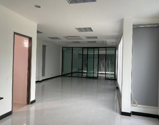 รูป ให้เช่าอาคารสำนักงาน 4 ชั้น ซอยนวมินทร์ เข้าซอยไม่ลึก ใกล้แยกรามอินทรา กม.8  / จอดรถ 10 คัน , แอร์ทั้งอาคาร เหมาะเป็นสำนักงาน จดบริษัทได้ - รูปที่ 8/15