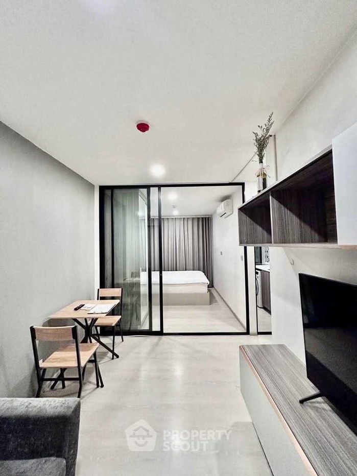 picture 1-BR Condo at Knightsbridge Phaholyothin Interchange in Anusawari (ID 2119515) - 2/13
