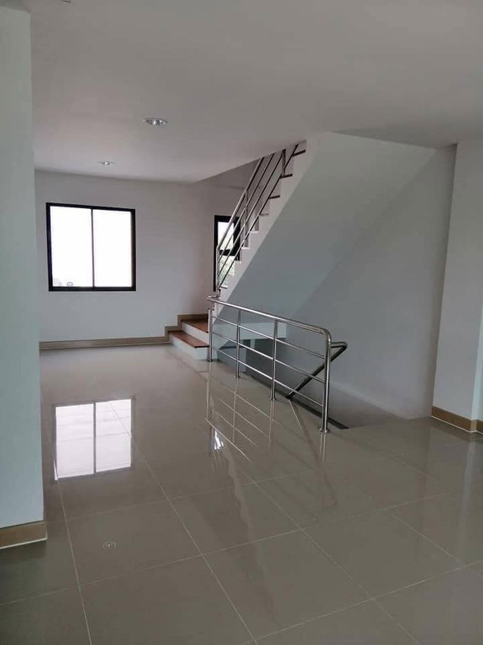 รูป WS2597 🏢 ให้เช่า โฮมออฟฟิศ 3.5 ชั้น ทำเลพระราม 9 – ศรีนครินทร์ หน้าติดถนนใหญ่ เหมาะสำหรับอยู่อาศัย  เพียง 33,000 บาท/เดือน - รูปที่ 3/9