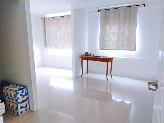 picture MRT Muang Thong Thani 2.7 km. European style townhouse for rent 3-storey 3 bath high-rise - 4/8