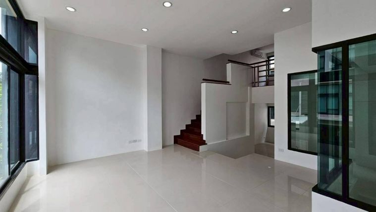 ขายโฮมออฟฟิศ 4 ห้องนอน 300 ตร.ม. 25 ตร.ว. เขตวังทองหลาง
