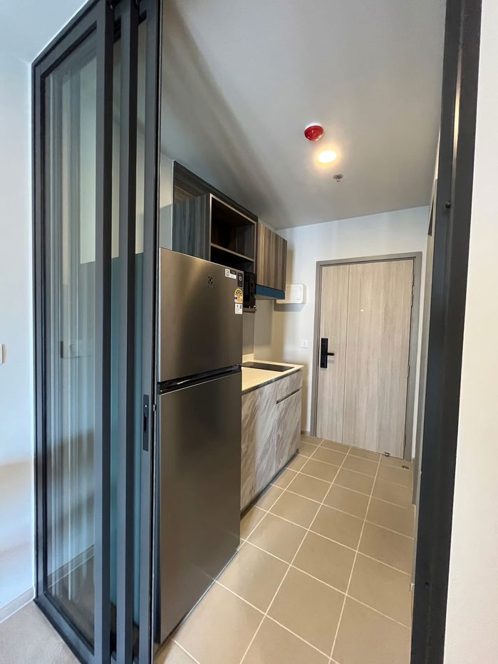 รูป 🏡 ห้องใหม่เอี่ยม! เงียบเป็นส่วนตัว เฟอร์+เครื่องใช้ไฟฟ้าครบพร้อมอยู่ โครงการ Aspire Onnut Station !! 💕 - รูปที่ 2/8
