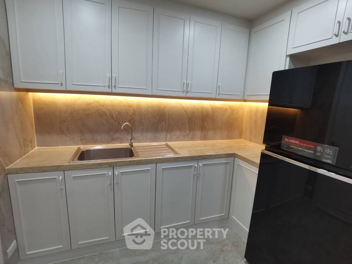 picture 3-BR Condo at Wilshire near BTS Phrom Phong (ID 512205) - 3/12