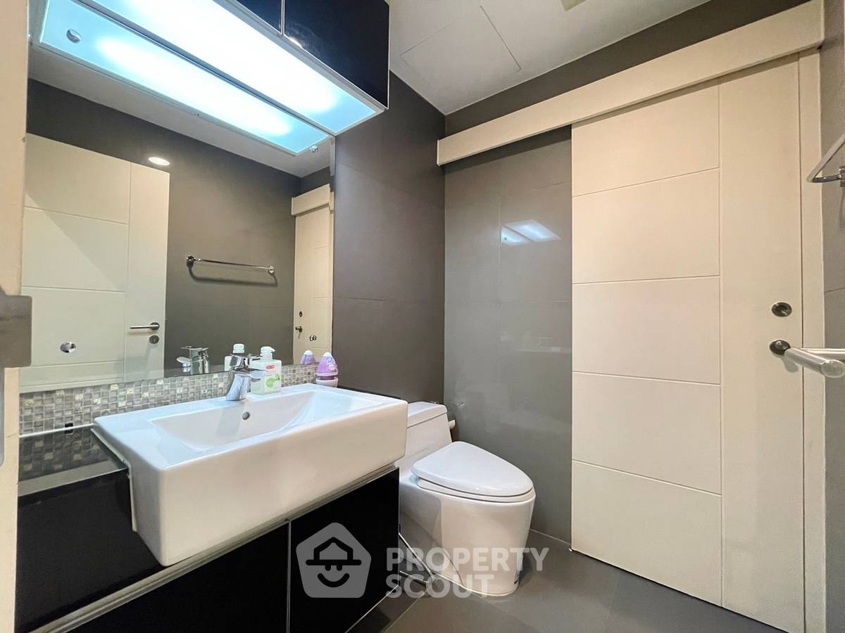 picture 1-BR Condo at The Crest Sukhumvit 34 near BTS Thong Lor (ID 994577) - 10/13