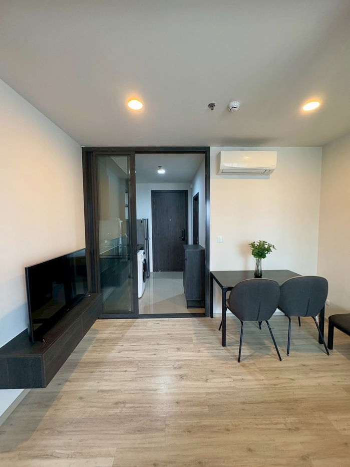 รูป XT Huaikhwang For rent   Cheapest  Price !!!  20,000 baht Sqm : 30.12sqm  1 Bedroom, Living room, Kitchen and bathroom (Line ID: meigood777) - รูปที่ 2/5
