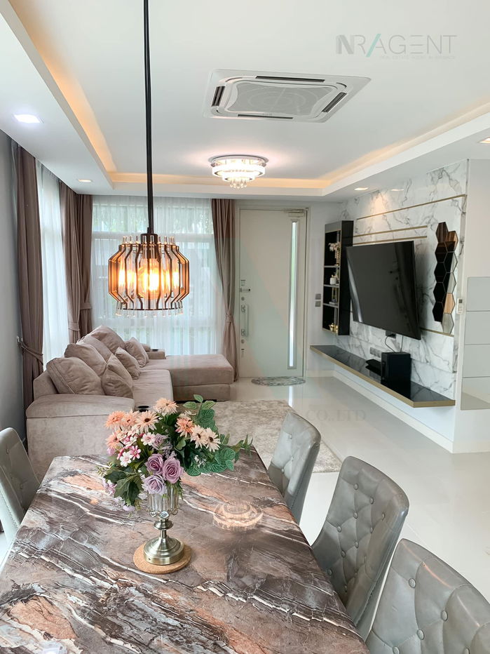 รูป 📌 ให้เช่าบ้านเดี่ยว โครงการ มัณฑนา ศรีนครินทร์-ร่มเกล้า 2 ชั้น 3 ห้องนอน 3 ห้องน้ำ - รูปที่ 2/8
