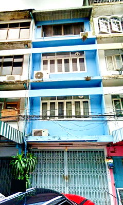 Shophouses for rent วิทยาลัยเสนาธิการทหาร : Siam Paragon 1.1km. Pratunam 4-storey commercial building for rent in the city center 3-4 bedrooms.