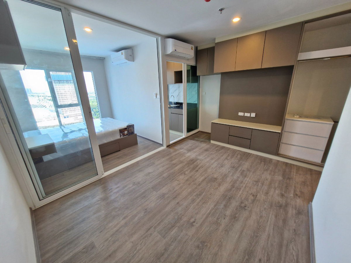 picture FOR RENT--Regent home  10,000/month - 2/6