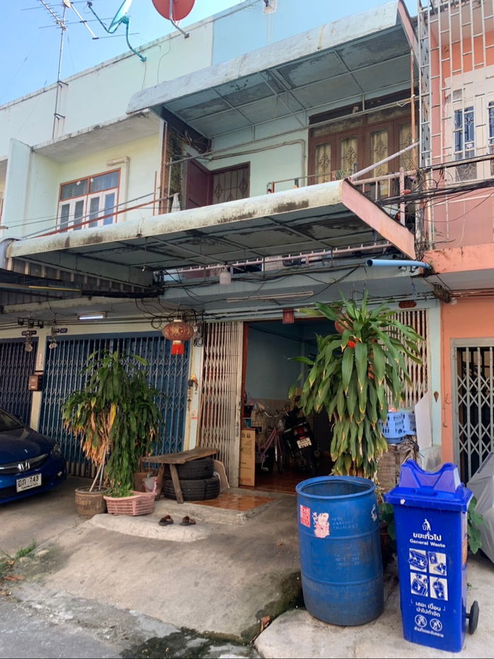 รูป บ้านทาวน์เฮาส์สองชั้นสามห้องนอนใกล้รถไฟฟ้าเพชรเกษม 48 เพียง 250 เมตร - รูปที่ 3/5