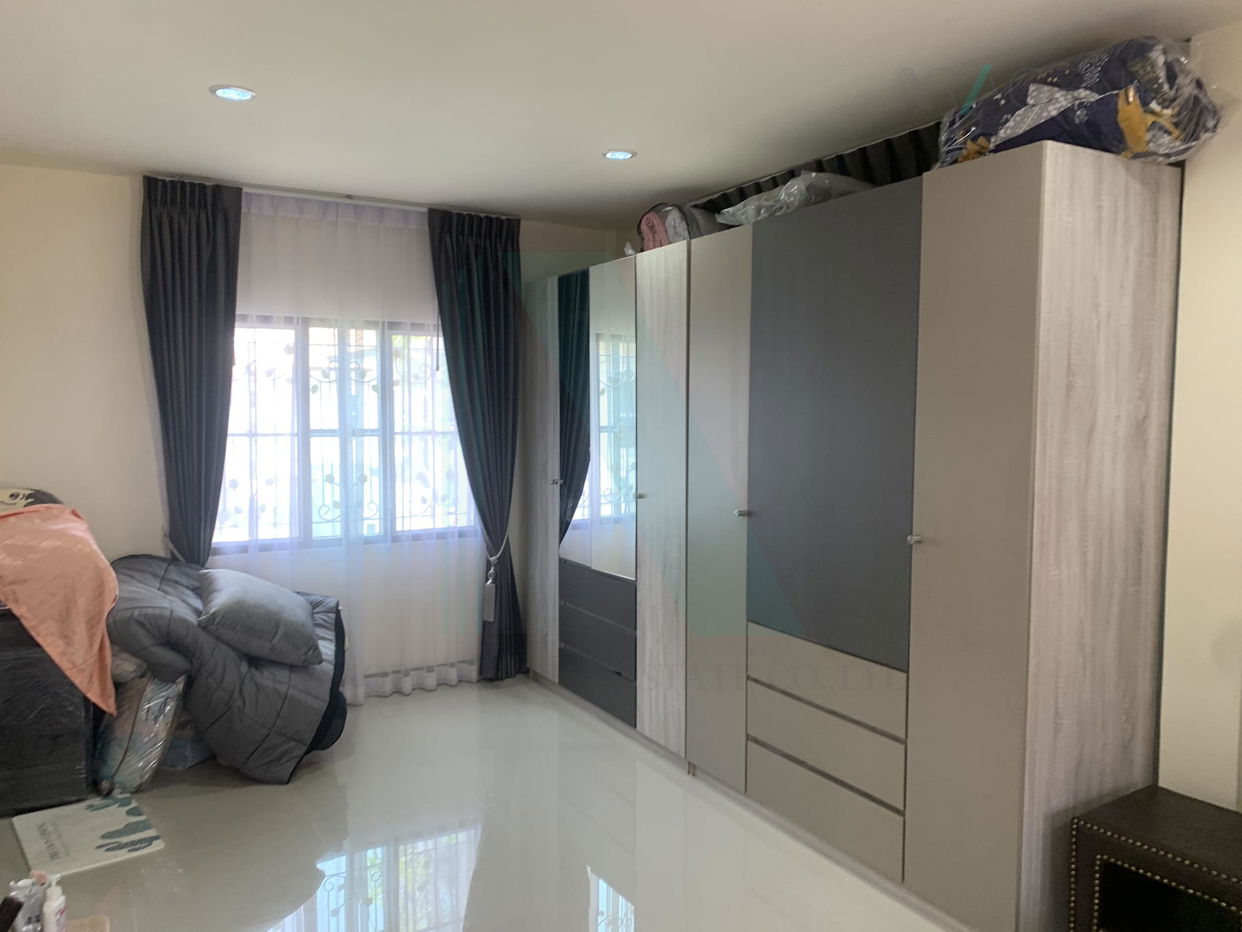 picture 📌 For Rent House K.C. PARKVILLE 3 2-story 3 bedroom 3 bathroom - 3/8