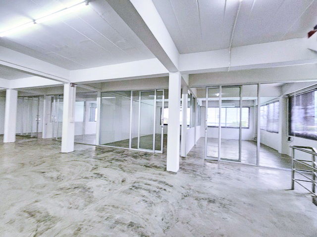 picture Chaloem Phrakiat Rama IX Rd. 28-32 MRT SuanLuang Rama IX 4.7km. Land for rent two 3-story commercial - 3/8