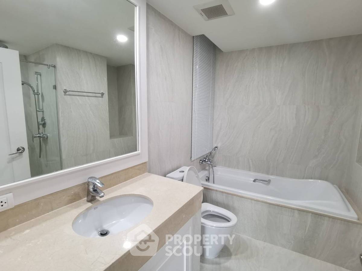 picture 3-BR Condo at Wilshire near BTS Phrom Phong (ID 512205) - 8/12