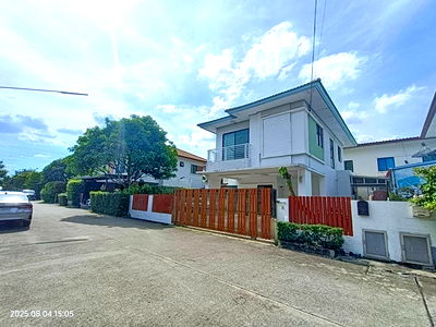 Houses for rent : Lotus Lam Luk Ka 650 m. Baan Fah Piyarom 2-story detached house for rent 52 sq.wa.210 sq.m. air furn