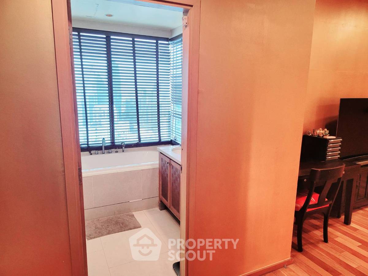 picture 2-BR Condo at The Emporio Place near BTS Phrom Phong (ID 621234) - 9/42