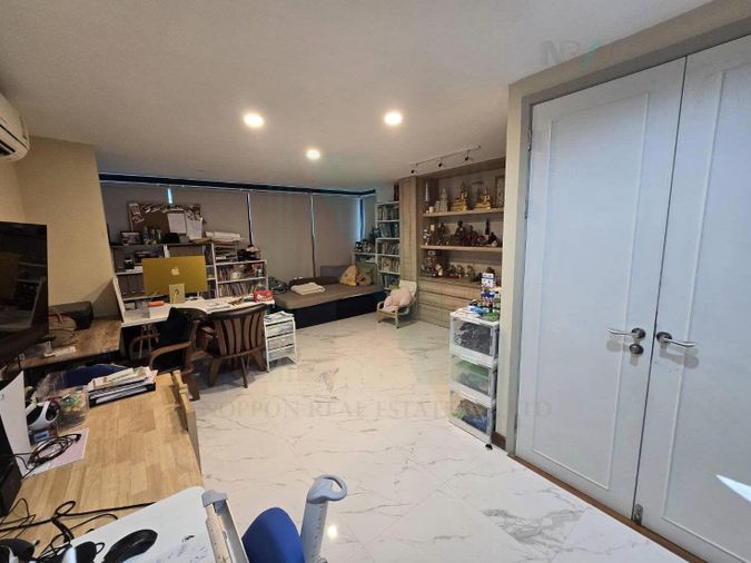 6-bed townhouse for rent, 350 sqm, 40 sq wah, Areeya Mandarina Sukhumvit 77
