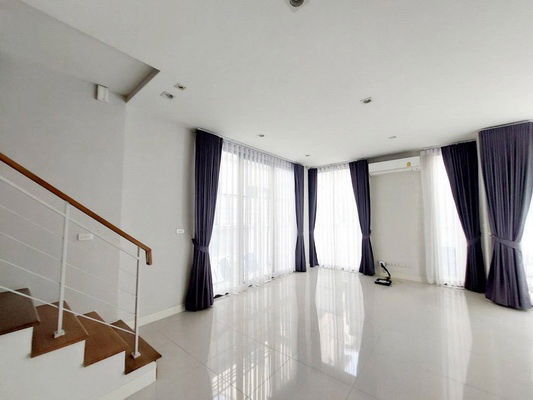 รูป [ให้เช่า] บ้านกลางเมือง คลาสเซ่ เอกมัย-รามอินทรา / 4 ห้องนอน 4 ห้องน้ำ / 39 ตรว. 240 ตรม. **59,000** บ้านแฝด 3 ชั้นโครงการหรู ใกล้เซนทรัลอีสวิลล์ - รูปที่ 3/9