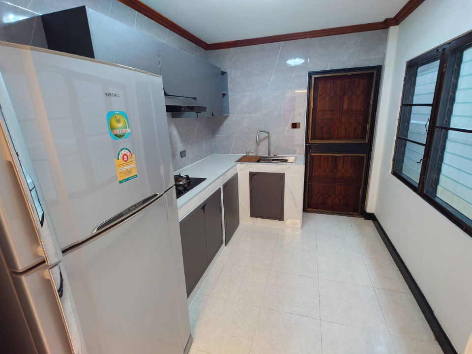 picture Single house for rent in Ployburin Village, 2 floors, fully furnished. Complete with furniture and facilities. Near Montfort Primary School. RW006820  - 19/25