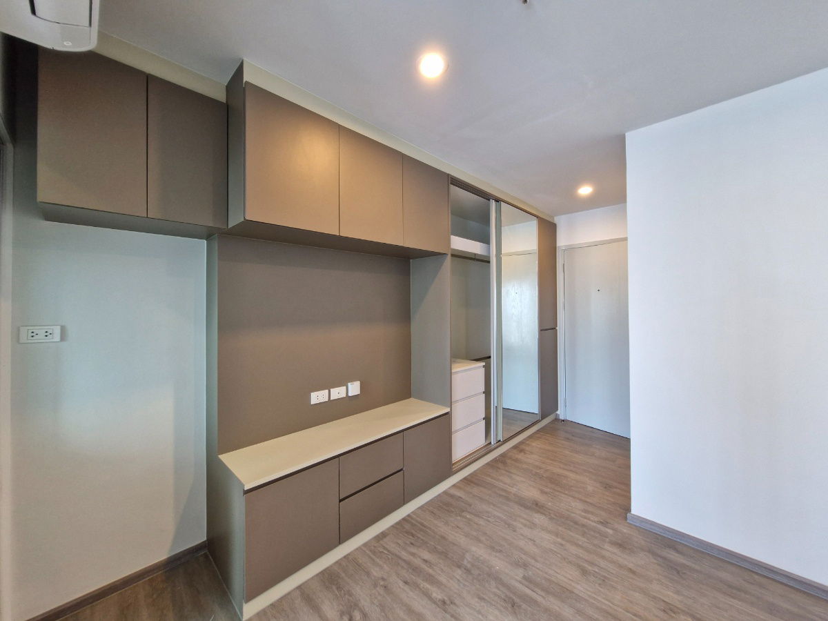 picture FOR RENT--Regent home  10,000/month - 6/6
