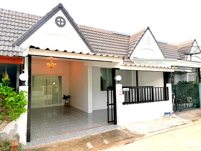 ทาวน์โฮม ถนนพรประภานิมิต : ทาวน์เฮาส์ชั้นเดียว 3ห้องนอน 2ห้องน้ำทำเลใจกลางพัทยา ซ.สยามคันทรี่ ใกล้ตลาดไร่ซนสินธ์
