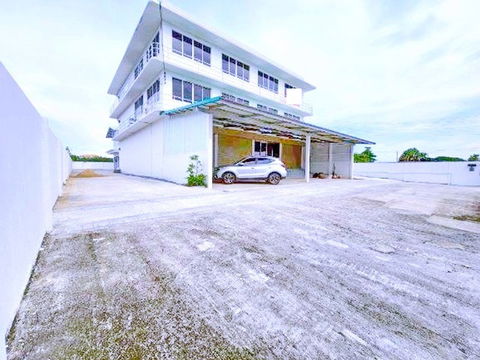 Chaloem Phrakiat Rama IX Rd. 28-32 MRT SuanLuang Rama IX 4.7km. Land for rent two 3-story commercial