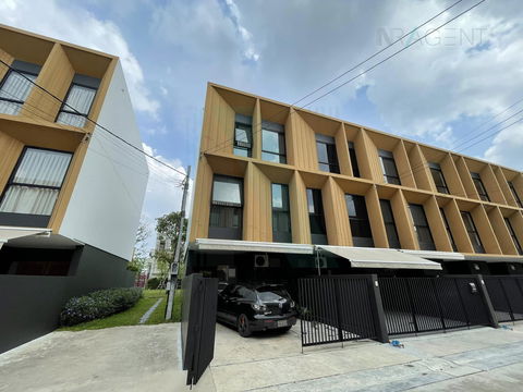📌 For Sell Town house PLUME WATCHARAPHON-EKKAMAI 2-story 3 bedroom 3 bathroom