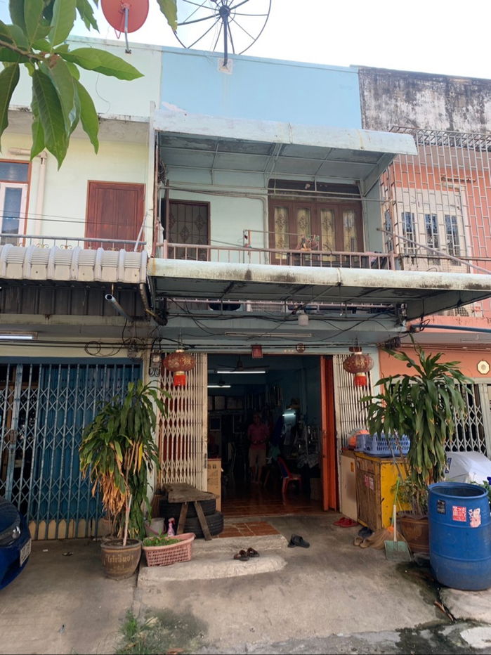 รูป บ้านทาวน์เฮาส์สองชั้นสามห้องนอนใกล้รถไฟฟ้าเพชรเกษม 48 เพียง 250 เมตร - รูปที่ 1/5