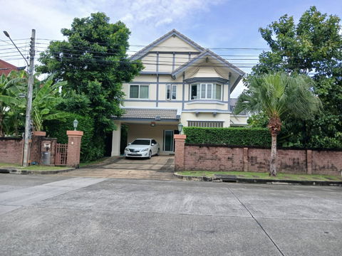 2-storey detached house for rent, Laddarom Watcharapol-Rattanakosin