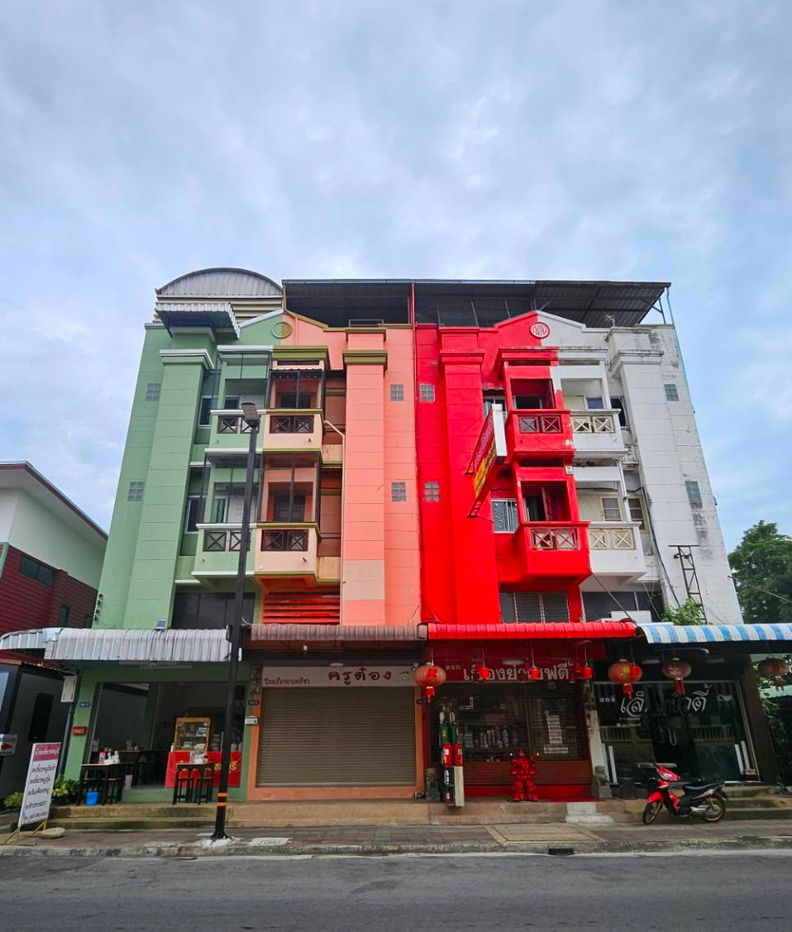 รูป ขายตึกแถว / อาคารพาณิชย์ 3 ชั้นครึ่ง 20 ตร.วา ใจกลางเมืองโคราช   ทำเล Education Hub ตรงข้ามโรงเรียนวัดสระแก้ว  - รูปที่ 2/24