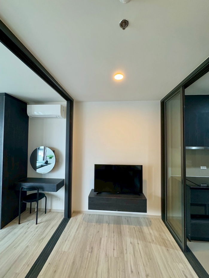 รูป XT Huaikhwang For rent   Cheapest  Price !!!  20,000 baht Sqm : 30.12sqm  1 Bedroom, Living room, Kitchen and bathroom (Line ID: meigood777) - รูปที่ 3/5
