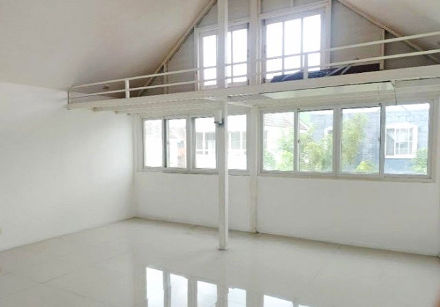 picture MRT Muang Thong Thani 2.7 km. European style townhouse for rent 3-storey 3 bath high-rise - 3/8