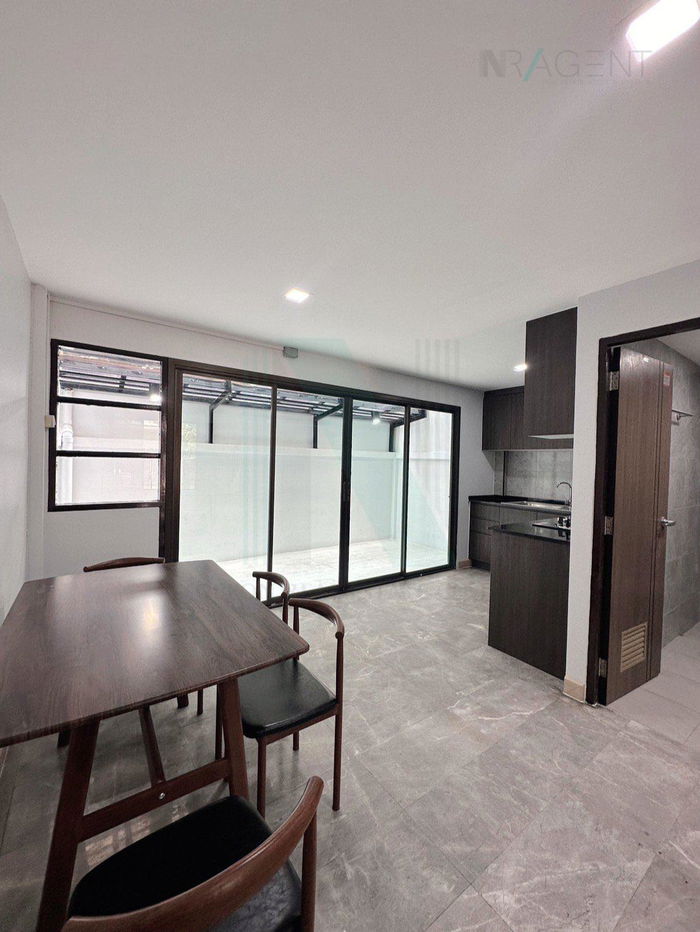 picture 📌 For Rent 3-story Townhouse KETNUTCHERMINE 3 bedroom 4 bathroom - 2/8