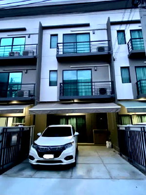 Townhouses for rent Rajapruk University : Phibunsongkhram Expressway Pier2 on Nakhon In Road Baan Klang Muang Ratchapruek-Rama 5 MRT YaekTiwa