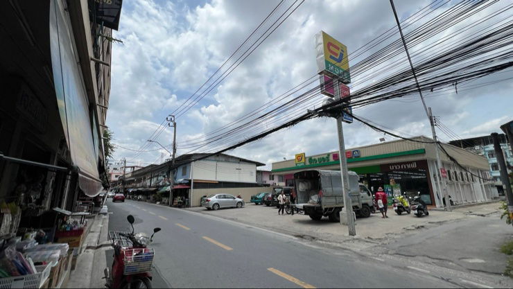 รูป บ้านทาวน์เฮาส์สองชั้นสามห้องนอนใกล้รถไฟฟ้าเพชรเกษม 48 เพียง 250 เมตร - รูปที่ 5/5