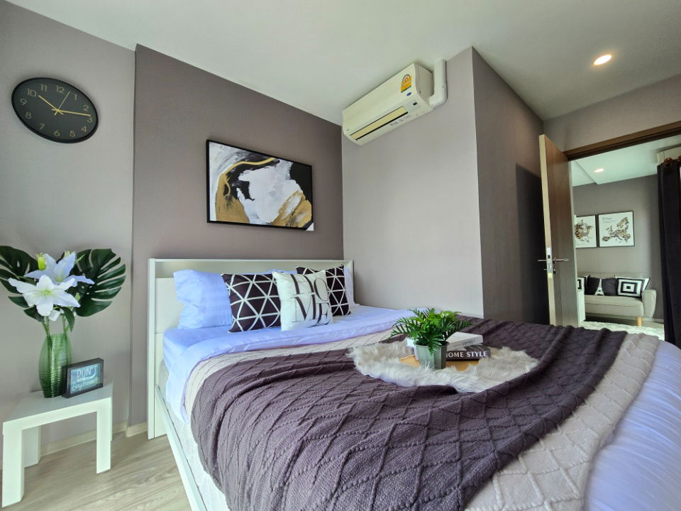 picture SF127 Condo for sale: Library Houze Charan 13, corner unit.  Only 1 unit per floor. - 3/16