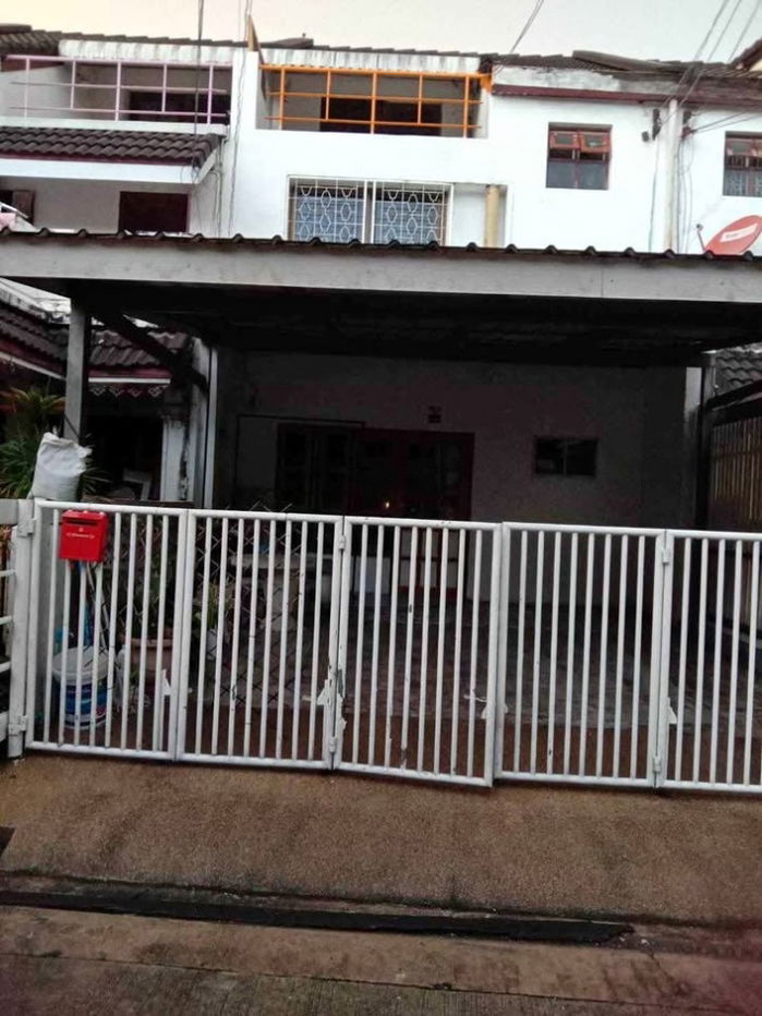 รูป ให้ เช่าทาวน์เฮ้าส์ 3 ชั้น ที่จอดรถในบ้าน 2 คัน ย่านบางโพ–เตาปูน - รูปที่ 1/4