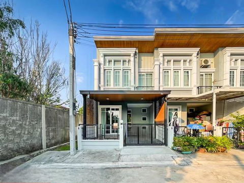 📌 ขายทาวน์เฮาส์ โครงการ โกลเด้น ทาวน์ สาทร 2 ชั้น 3 ห้องนอน 2 ห้องน้ำ