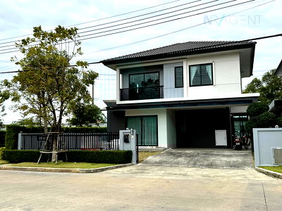 บ้านเดี่ยว วิทยาลัยสารพัดช่างสมุทรปราการ ชุมชนเมืองใหม่บางพลี : 📌 ขายบ้านเดี่ยว โครงการ บริทาเนีย บางนา-สุวรรณภูมิ กม.26 2 ชั้น 3 ห้องนอน 3 ห้องน้ำ