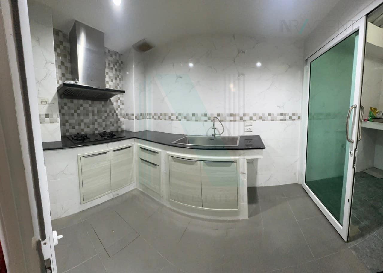 picture 📌 For Sell Town house GOLDEN TOWN SATHORN 2-story 3 bedroom 2 bathroom - 5/8