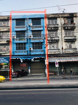 Commercial building for sale with land, 2 units next to each other, 4 and a half floors, good location, next to On Nut main road. Prawet.
