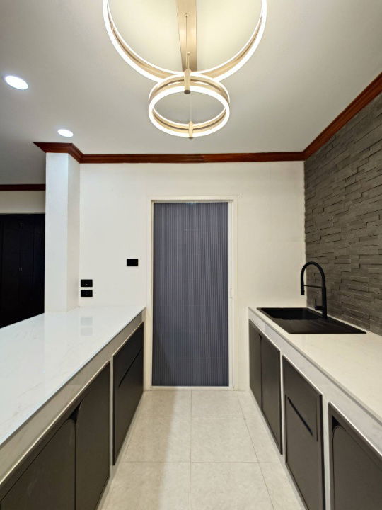 picture Single house for rent in Ployburin Village, 2 floors, fully furnished. Complete with furniture and facilities. Near Montfort Primary School. RW006820  - 18/25