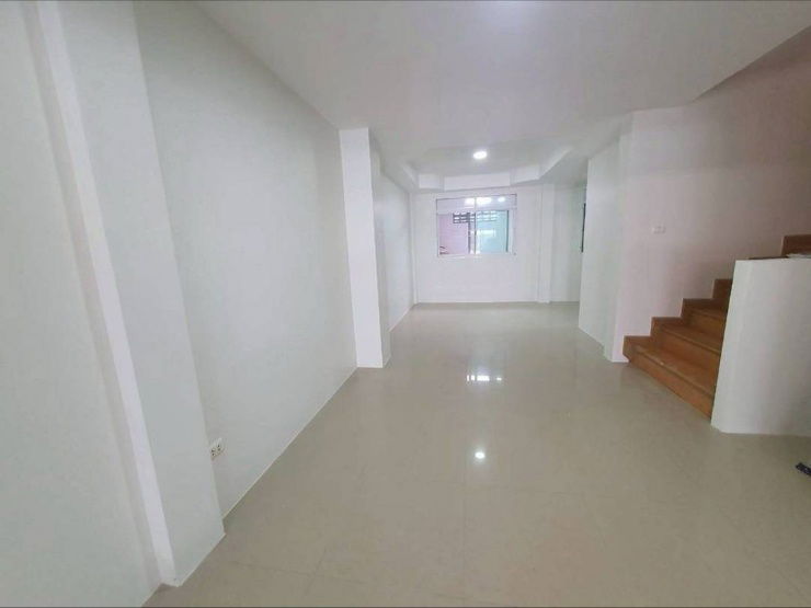 รูป ให้เช่าบ้านรามอินทรา ทาวน์เฮาส์รีโนเวทใหม่ พร้อมเข้าอยู่ ซอยรามอินทรา 31 ใกล้รถไฟฟ้า 2 สถานี - รูปที่ 2/6