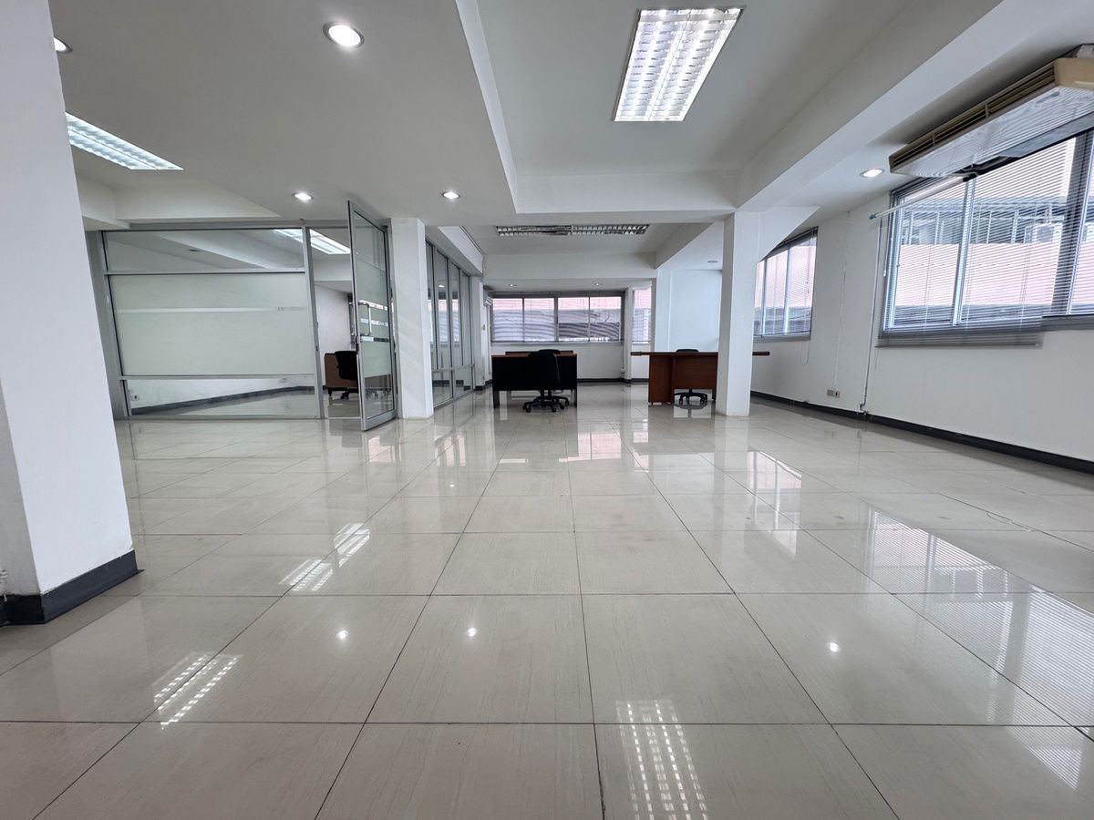 รูป สำนักงานให้เช่า 2 ยูนิตสุดท้าย อาคารเอสกรุ๊ป  28,000 บาทต่อเดือน - รูปที่ 1/13