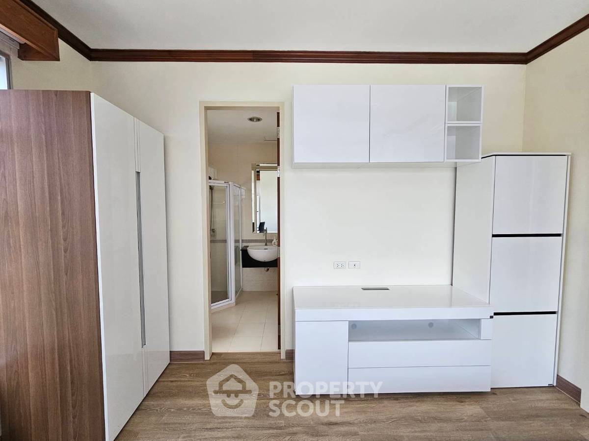 picture 3-BR Condo at Baan Klang Krung Siam-Pathumwan Condominium near BTS Ratchathewi (ID 2280316) - 10/17