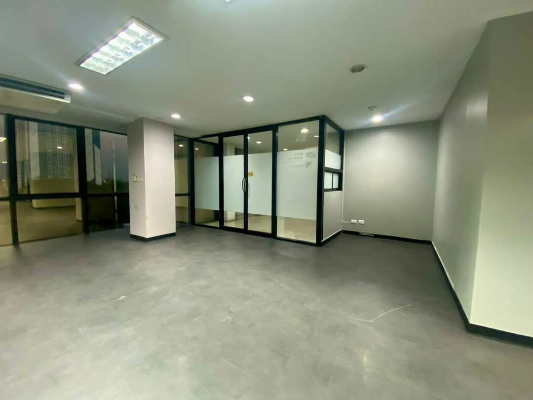 รูป ให้เช่า พื้นที่สำนักงาน อาคารชินโรจน์ ชั้น 6  เนื้อที่ 300 ตร.ม. ห้องผู้บริหาร 3 ห้อง ห้องประชุม 1 ห้อง ห้องน้ำ 4 ห้อง  ค่าเช่า 75 ,000 บาท*/เดือน - รูปที่ 5/14