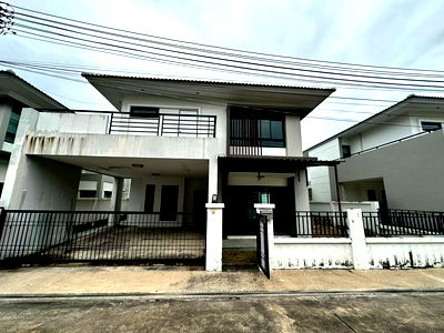 บ้านเดี่ยว นิคมปิ่นทอง : บ้านเดี่ยวมือสอง ใกล้ห้างเจปาร์ค หมู่บ้านเดอะคอมพลีท ศรีราชา ชลบุรี 