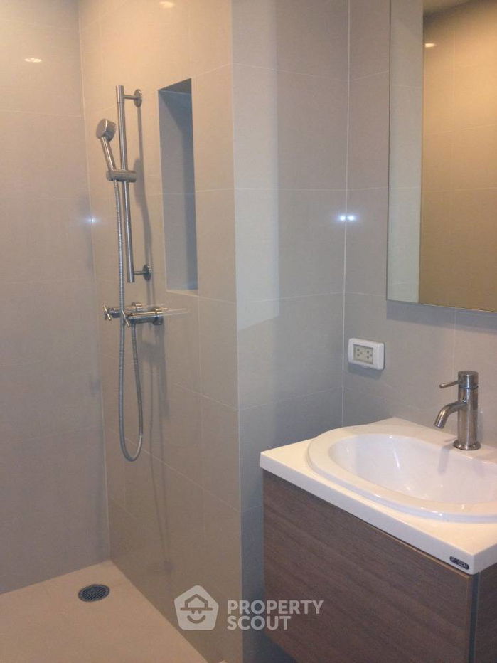 picture 2-BR Condo at Hive Taksin near BTS Wongwian Yai (ID 1607644) - 2/12